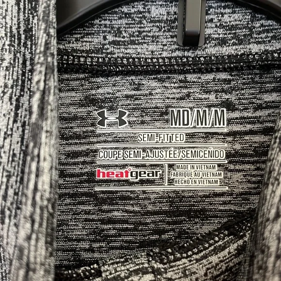 SOLD ⭐️ACC Underarmour quarter zip NWOT - Picture 5 of 7